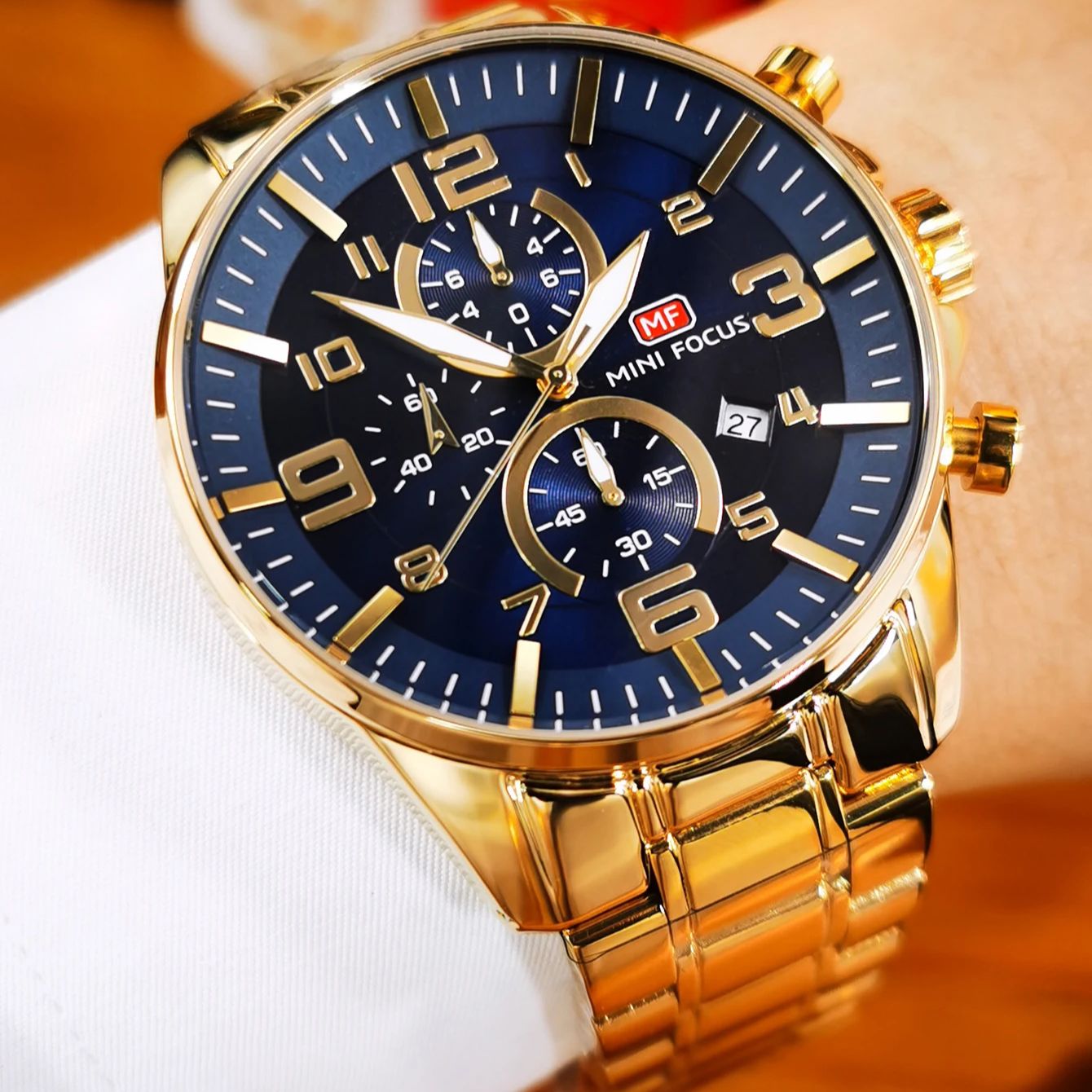 Luxury Watch Maker - MINI FOCUS 多機能クォーツ腕時計（メンズ）。クロノグラフ、カレンダー機能を搭載。ビジネスシーンにも最適な高級腕時計。